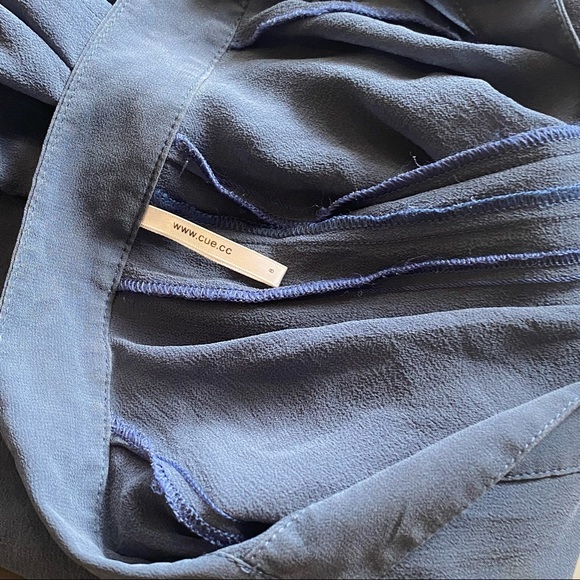 CUE Vintage 100% Silk Blue Collared Blouse with buttons Formal Classic Size 8 - Picture 8 of 13